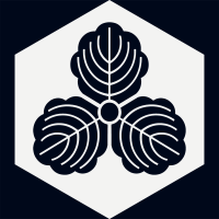 亀甲持ち三つ柏